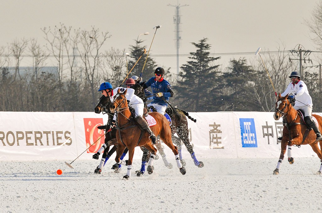 Inglaterra venceu a França na segunda rodada (crédito - Snow Polo World Cup 2016)